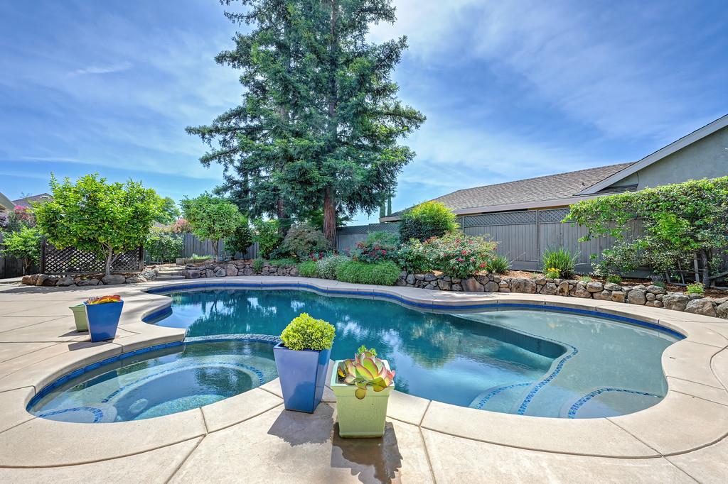 2218 Mclaren Drive