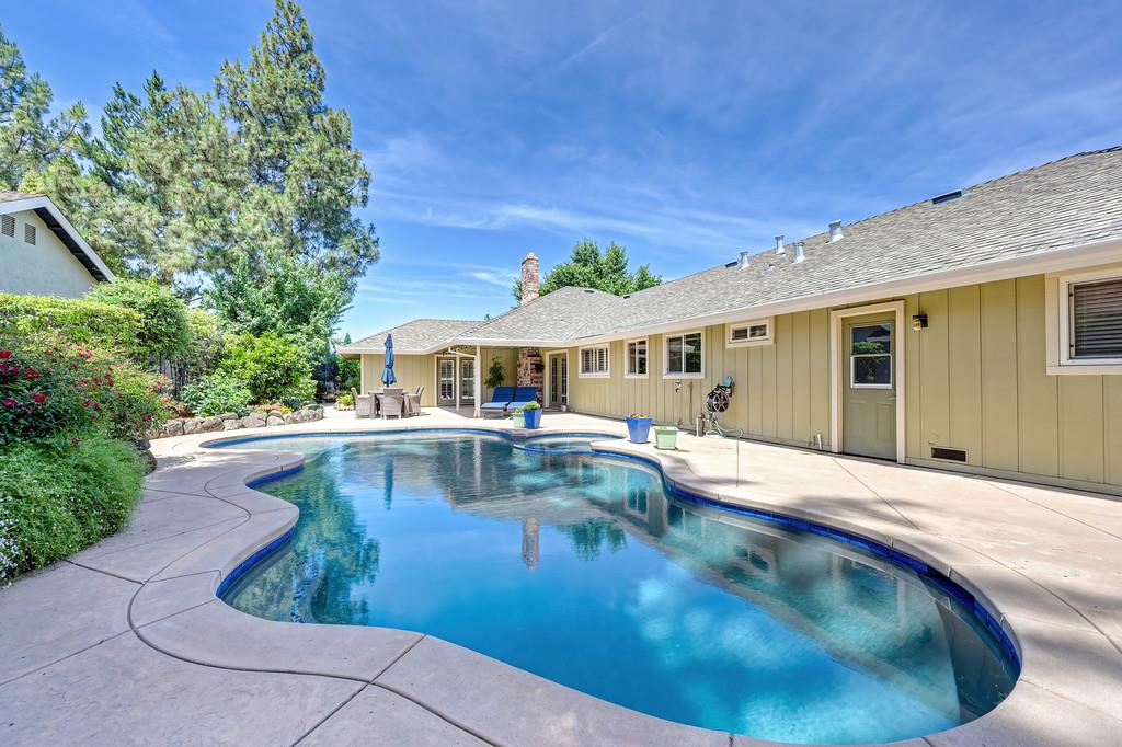 2218 Mclaren Drive