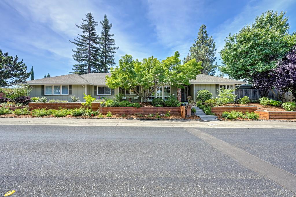 2218 Mclaren Drive