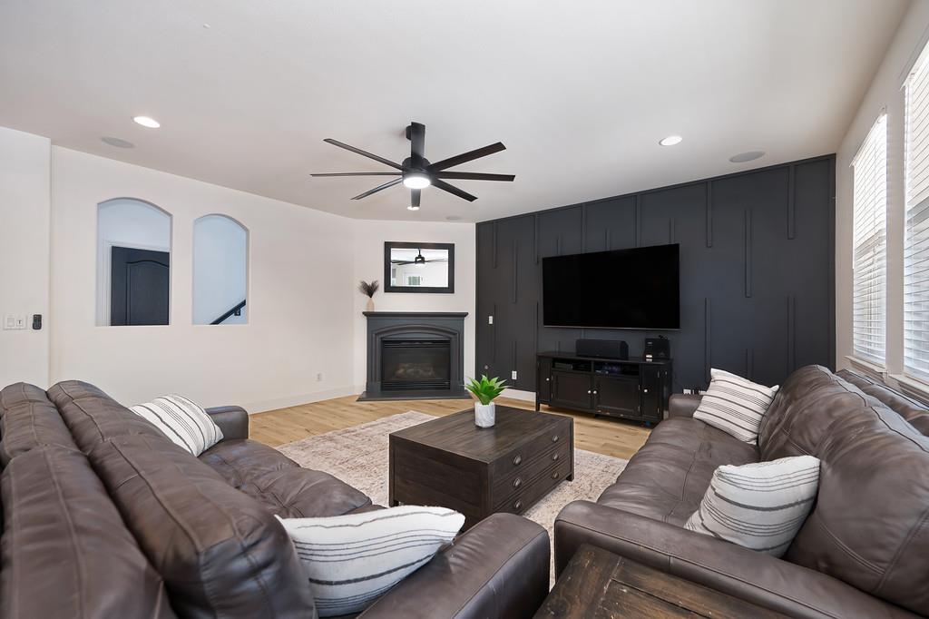 2745 Bickleigh Loop
