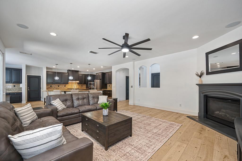 2745 Bickleigh Loop