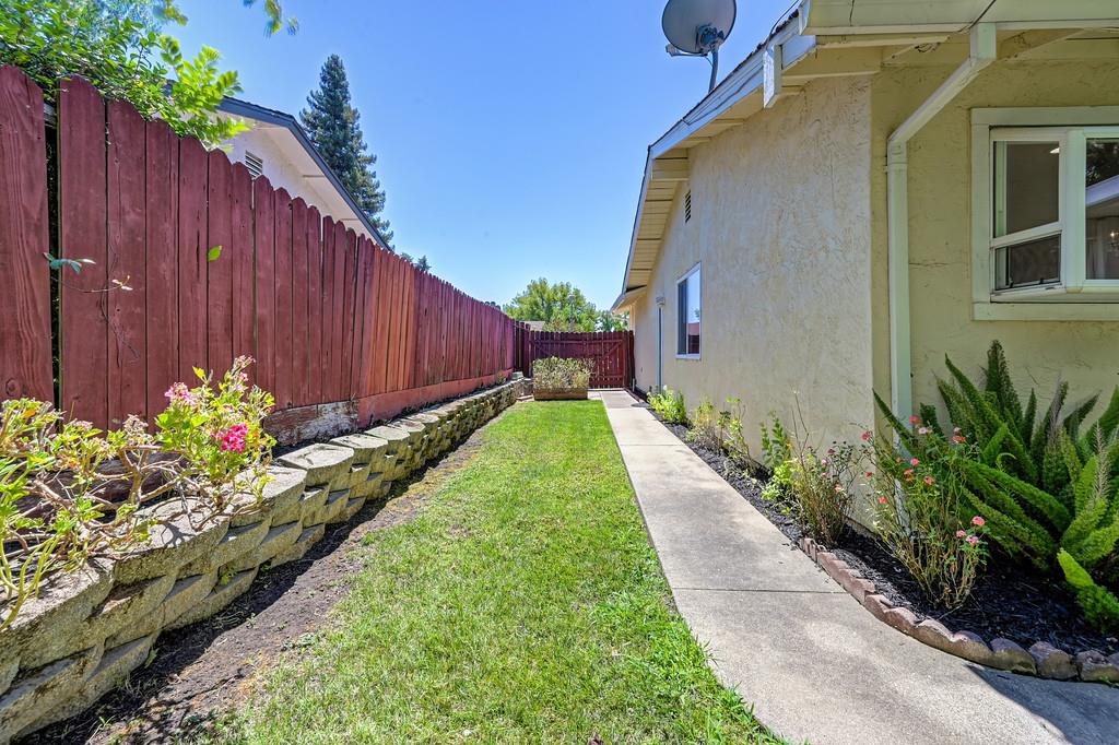 8105 Poppyfield Way