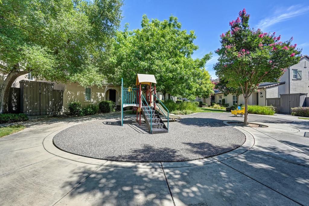 43 Villa Gardens Court