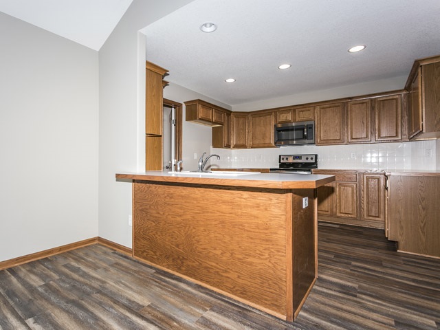 2224 E BIRCHWOOD CT