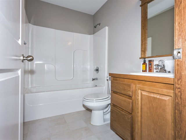 2224 E BIRCHWOOD CT