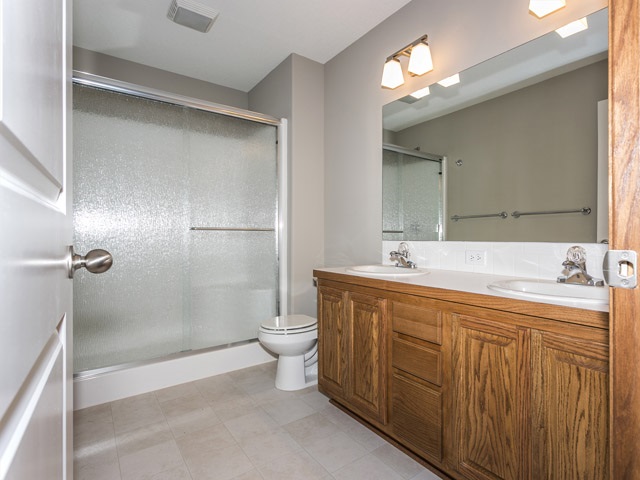 2224 E BIRCHWOOD CT
