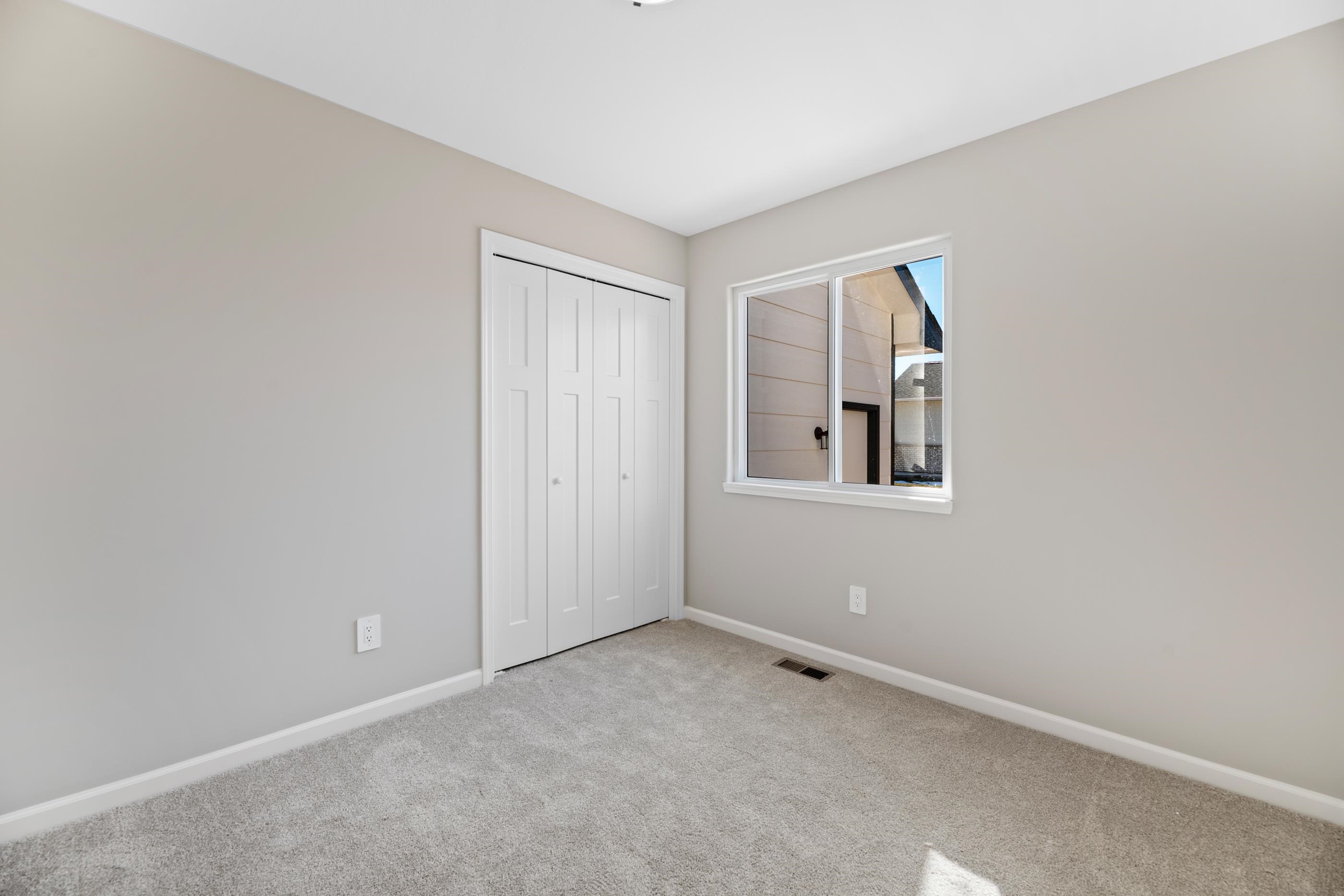 4443 N Rutgers Ct