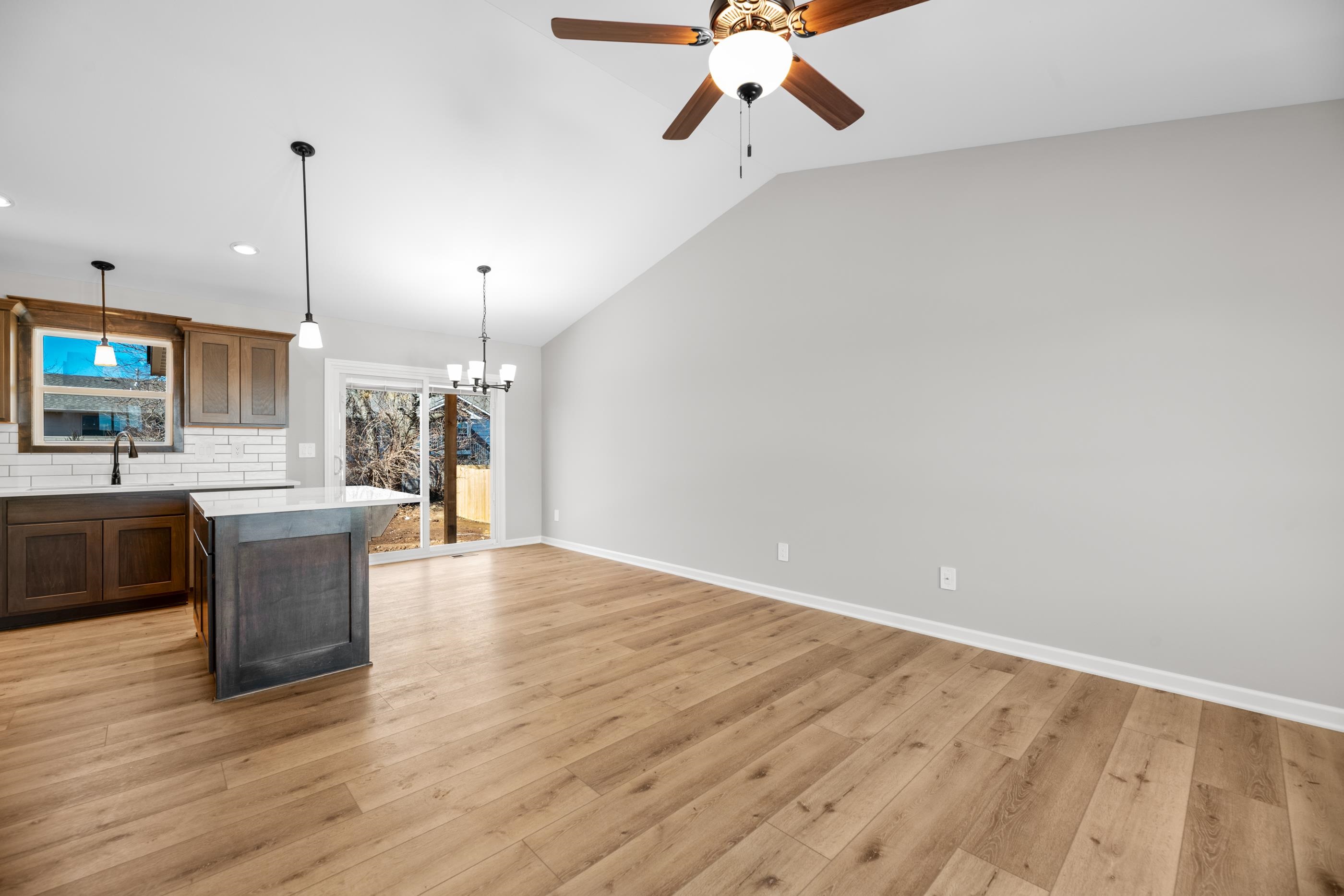 4443 N Rutgers Ct