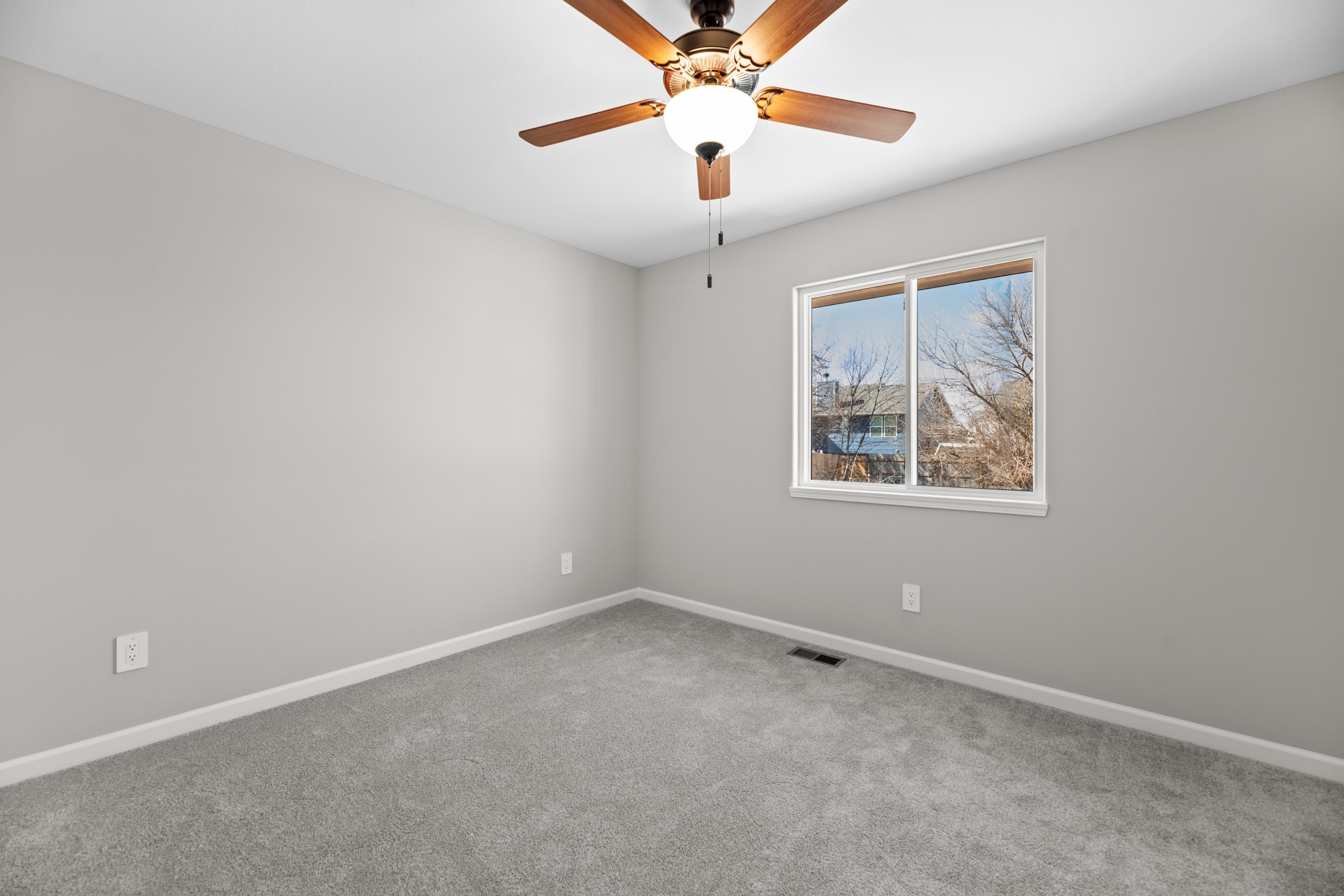 4443 N Rutgers Ct