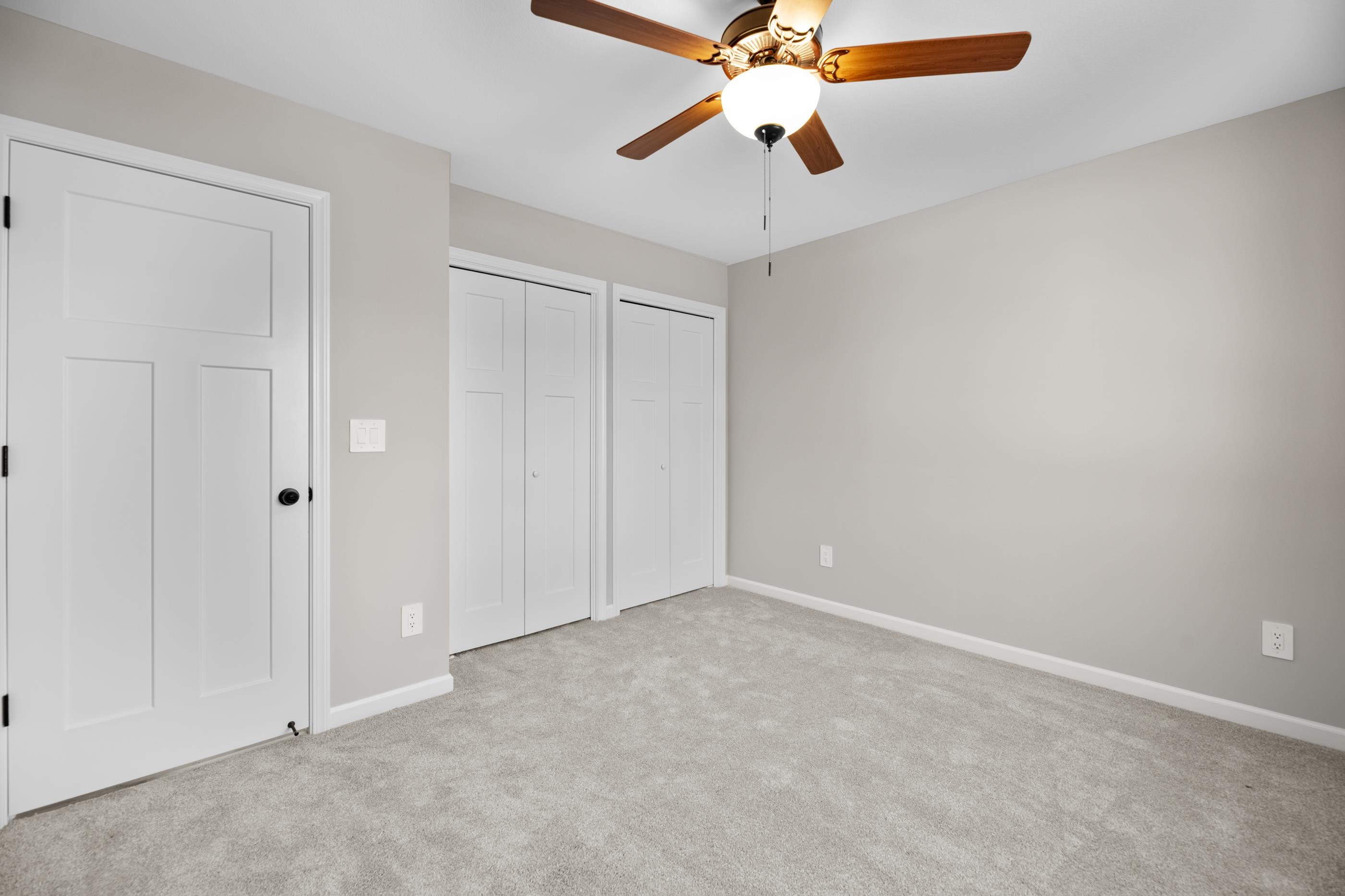 4443 N Rutgers Ct