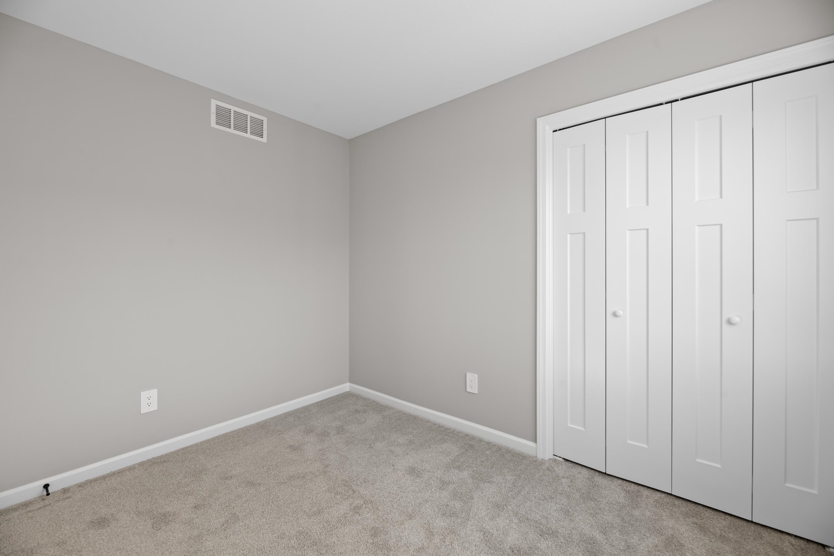 4443 N Rutgers Ct