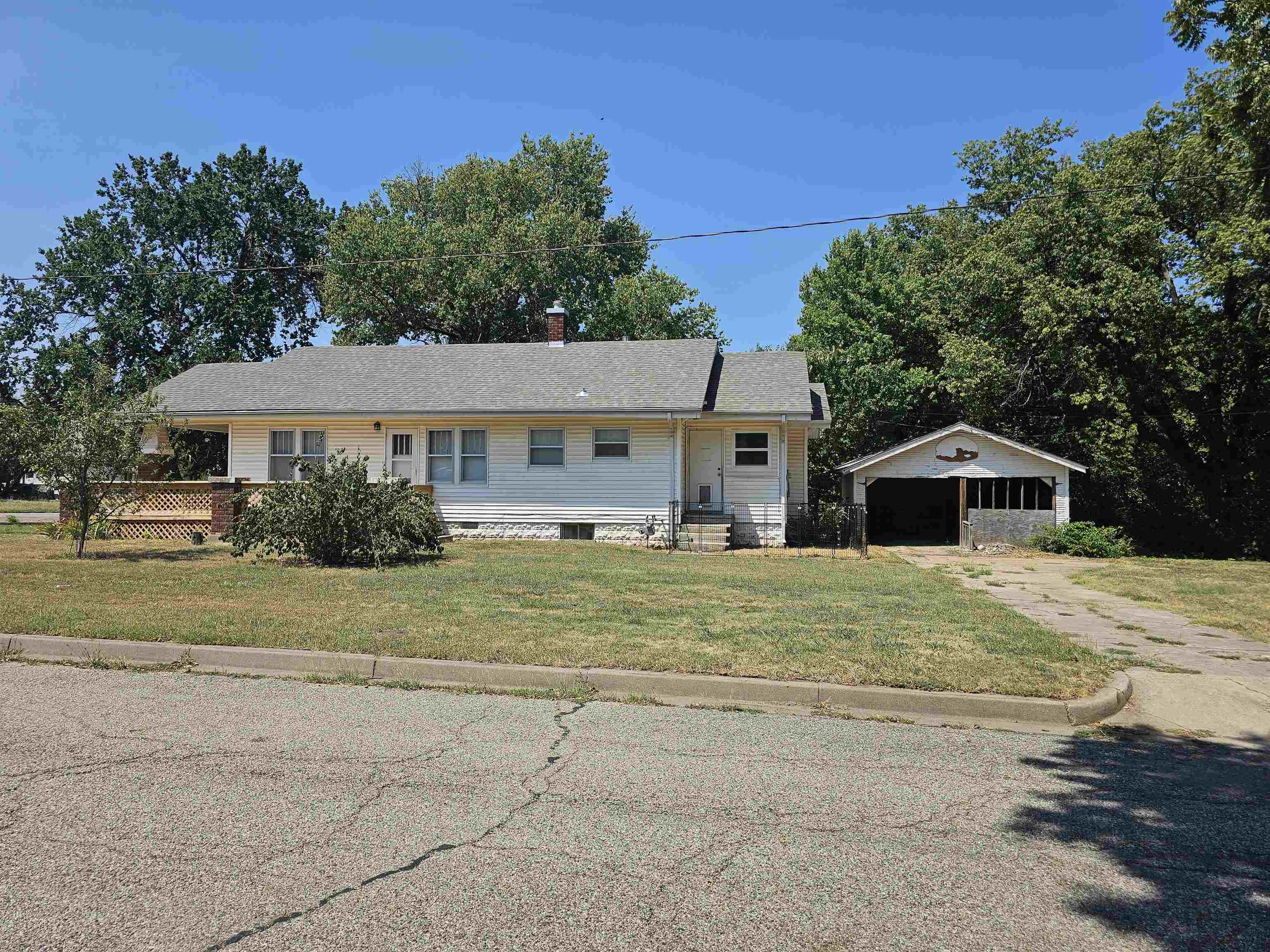 501 W Lincoln Ave