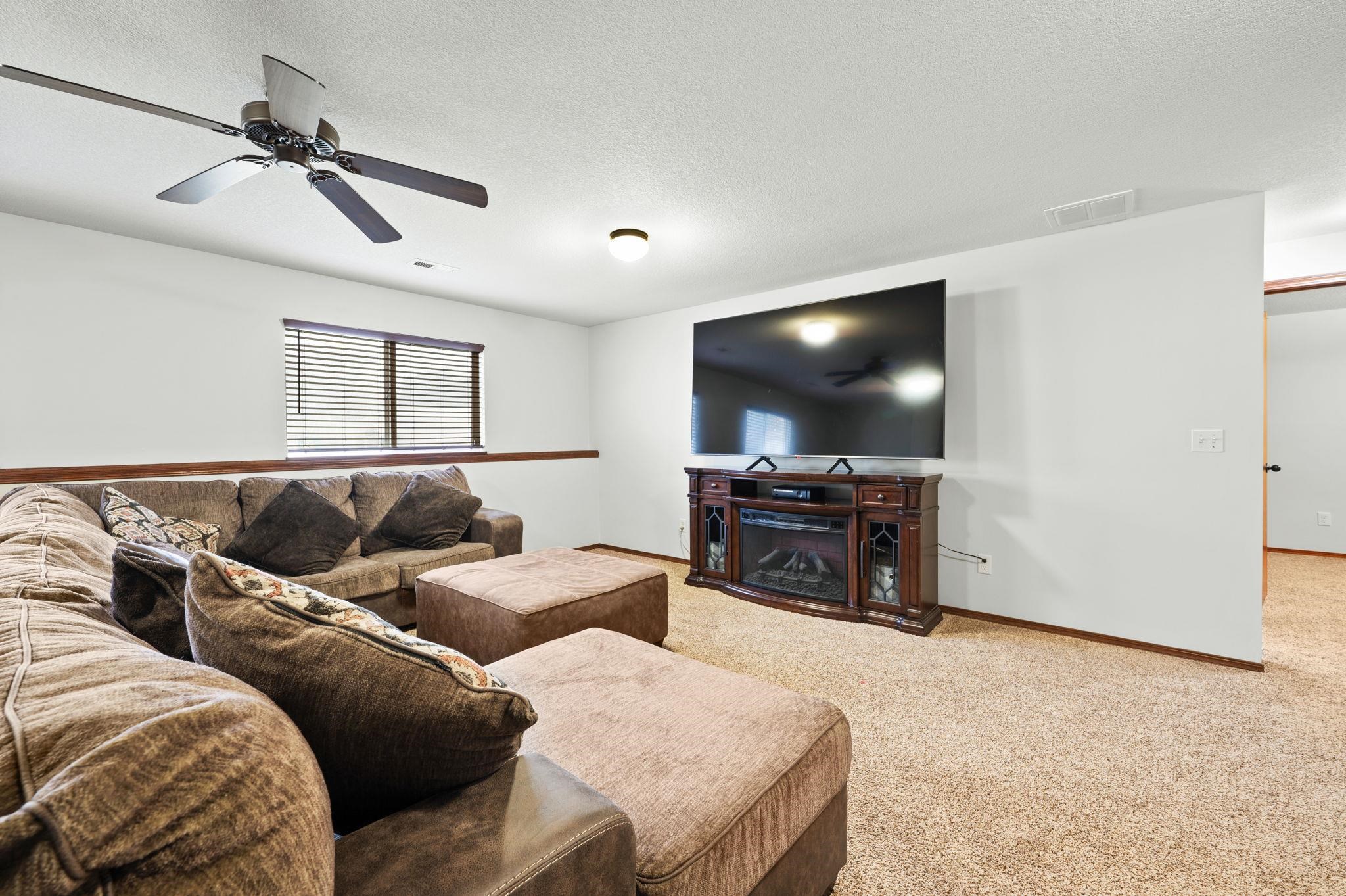11822 W Wilkinson Ct