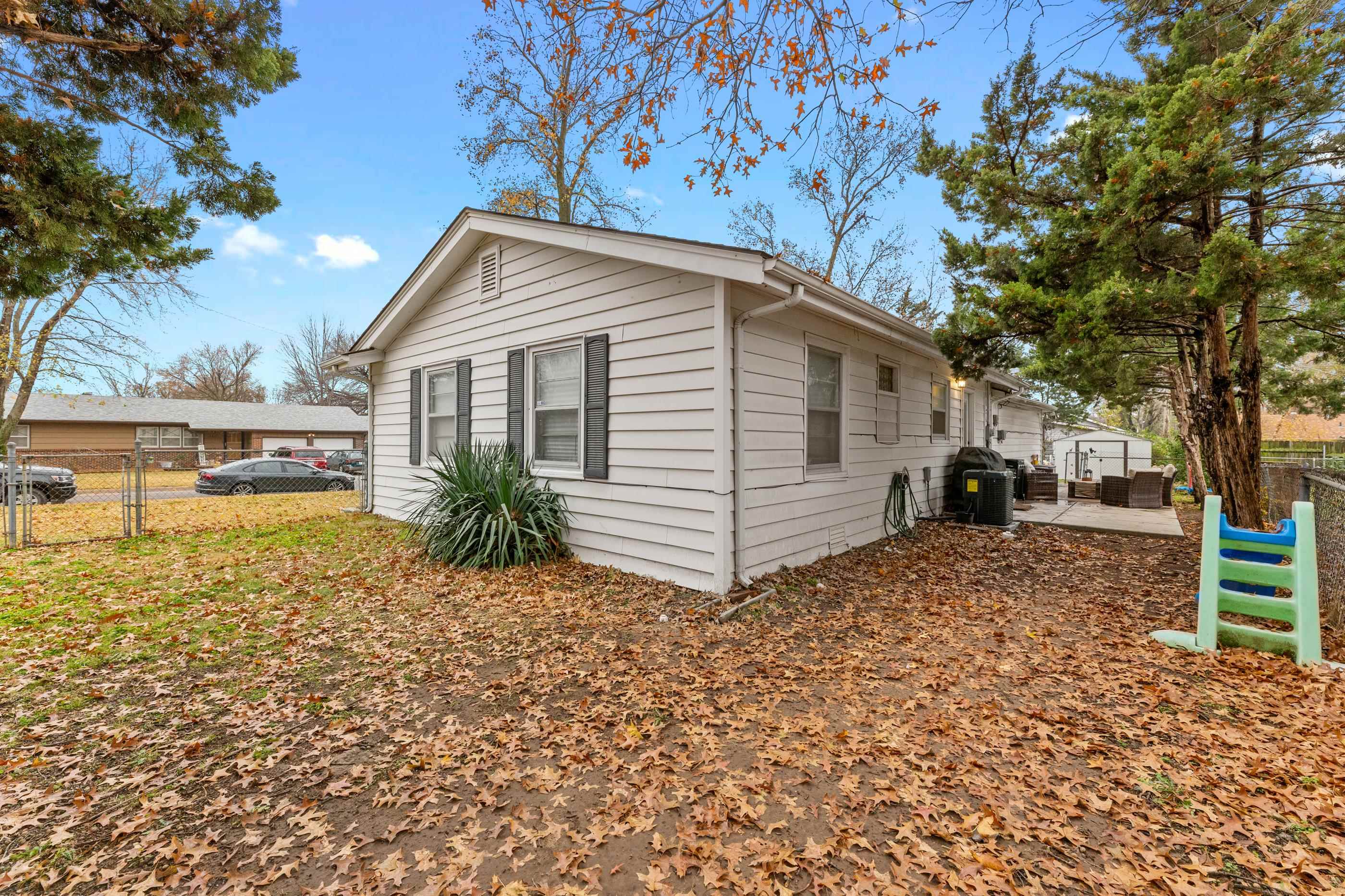 3502 W 15th St N