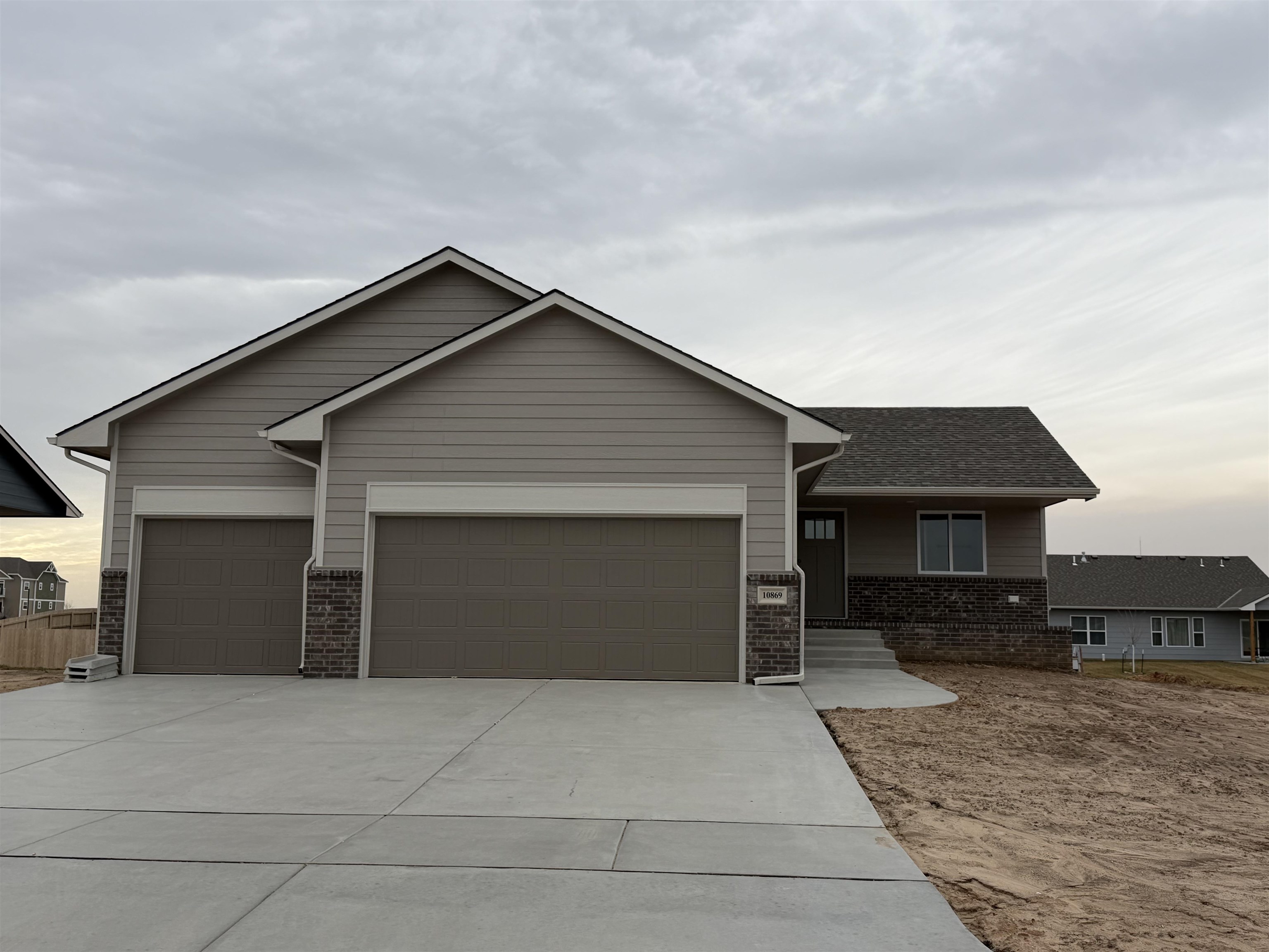 10869 W Sondra Ct