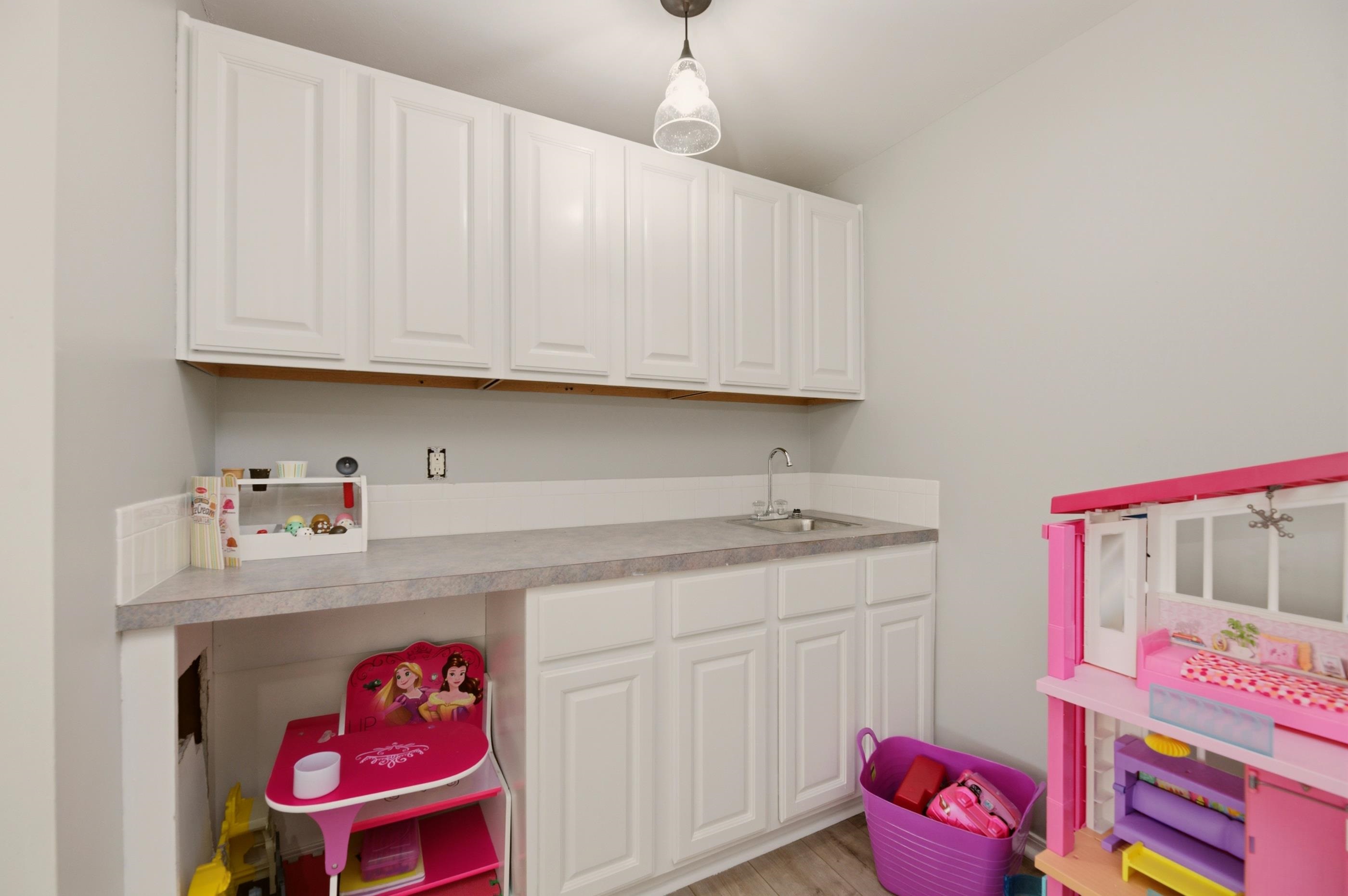 2414 N Covington Ct