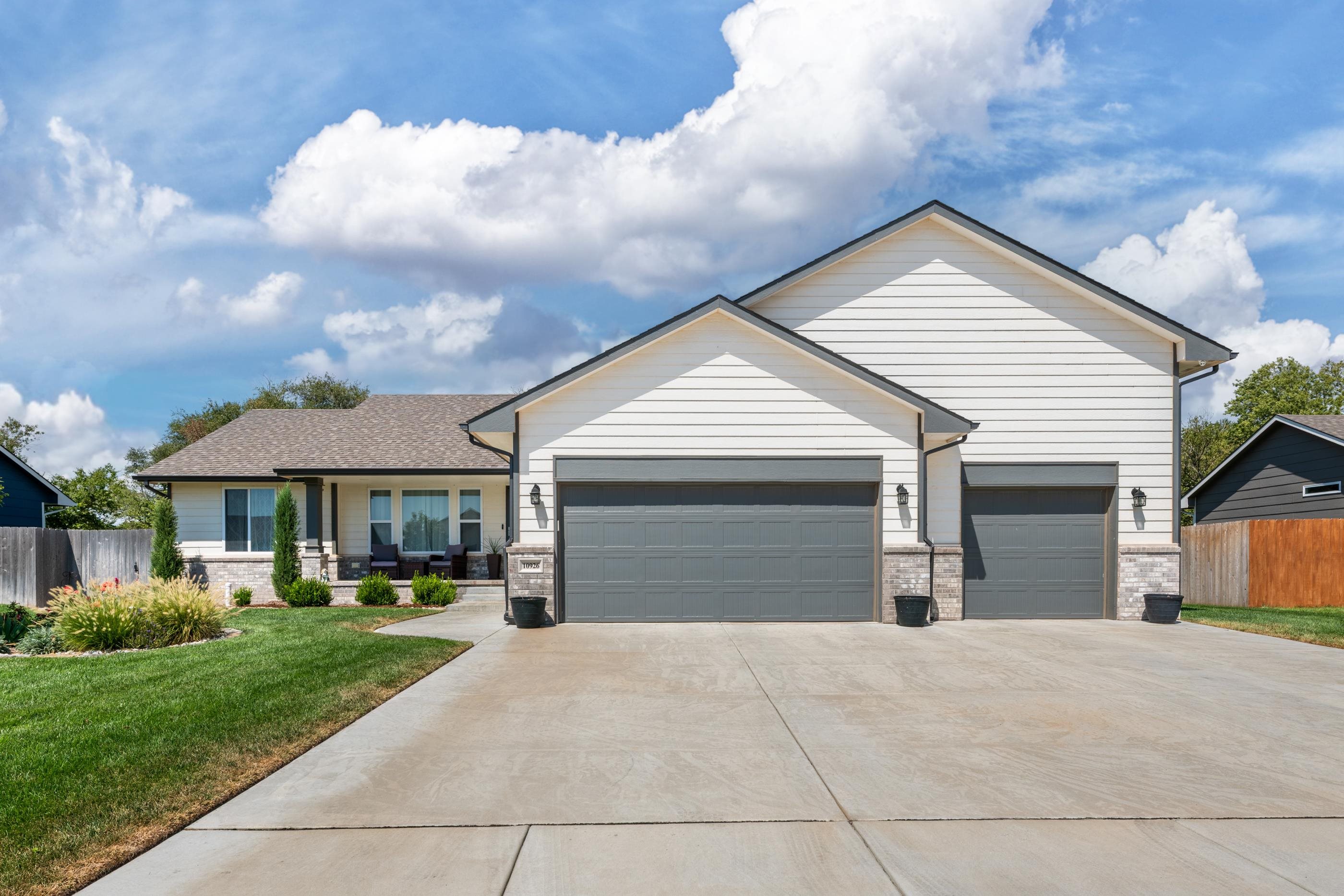10926 W Cedar Lane