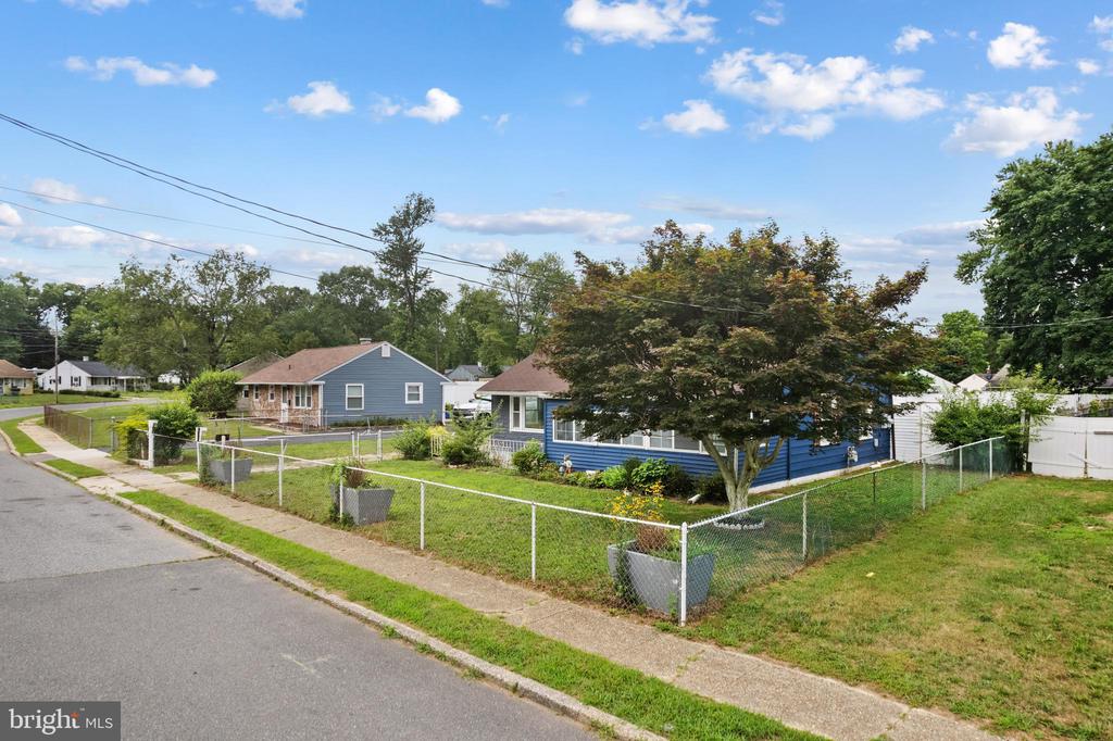141 S DENNIS DRIVE
