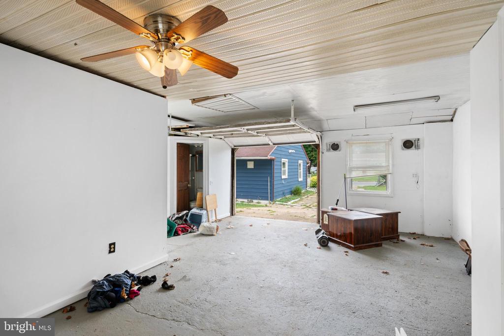 141 S DENNIS DRIVE
