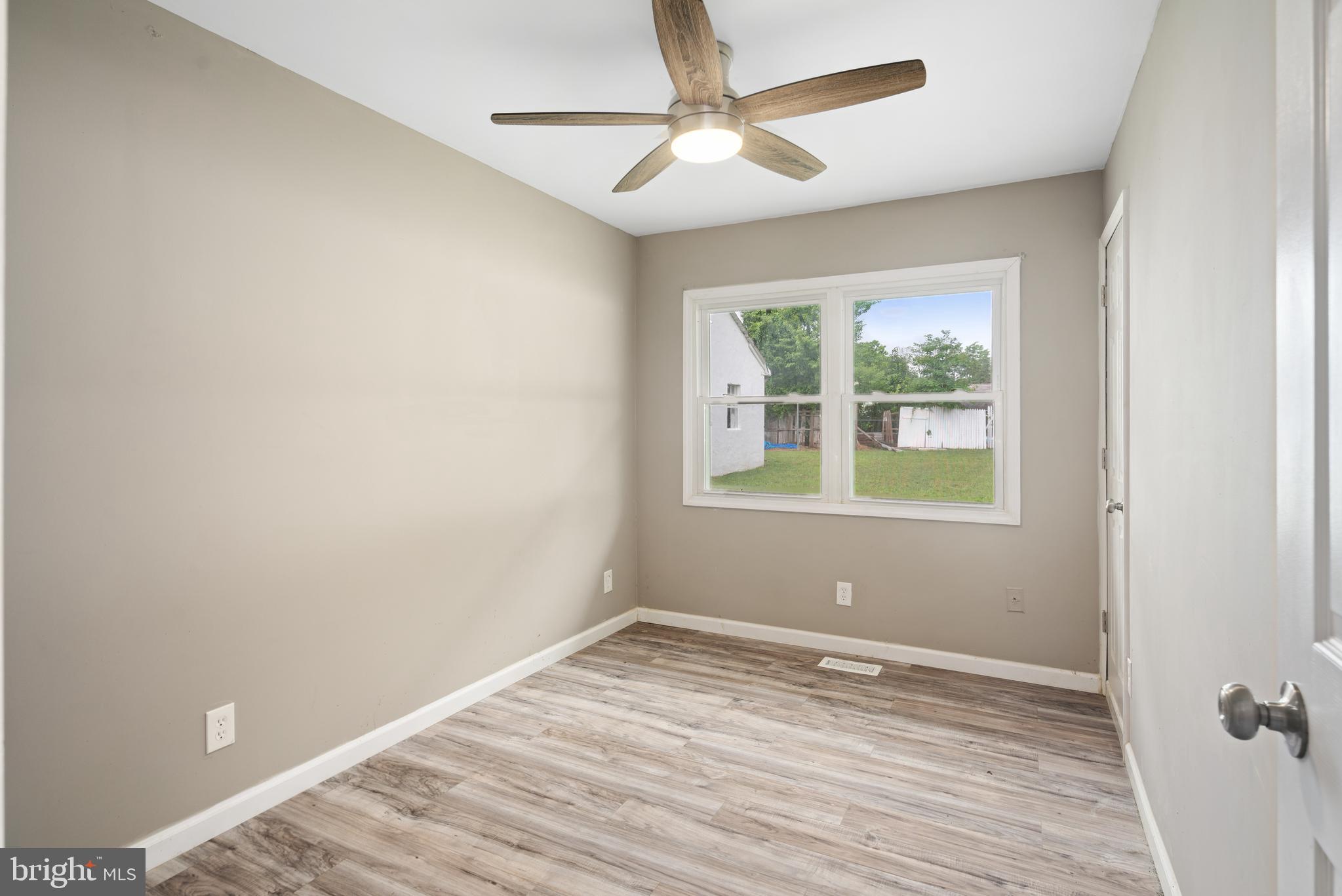 141 S DENNIS DRIVE