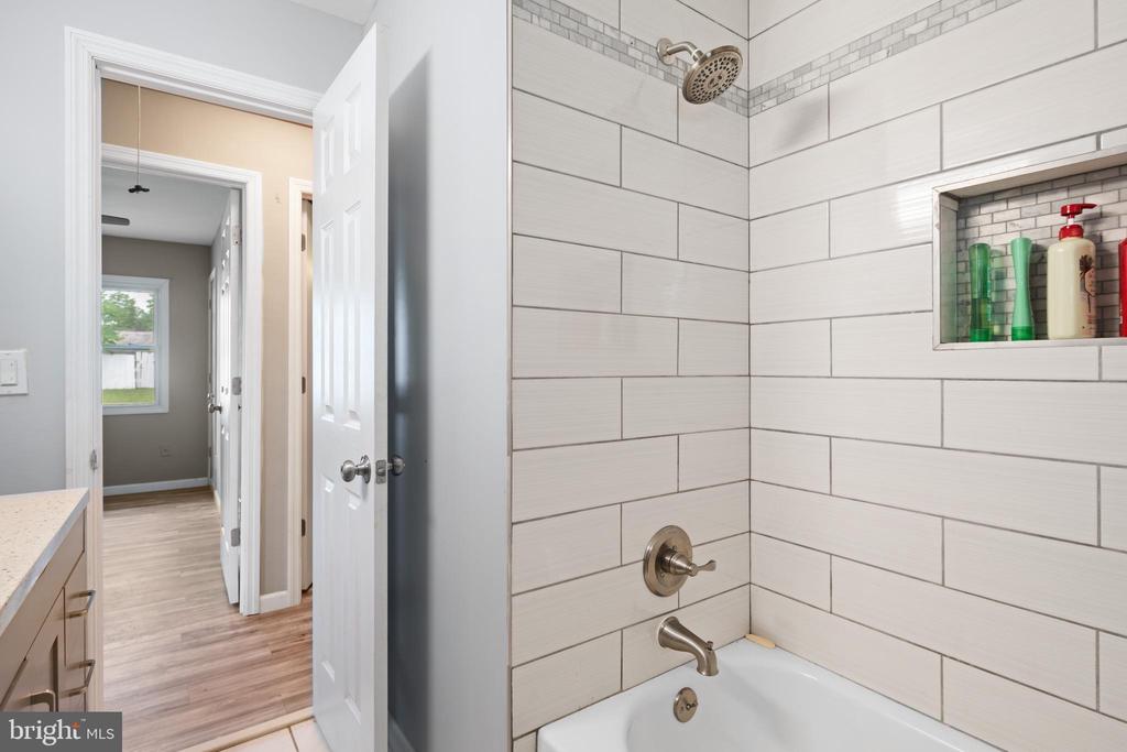 141 S DENNIS DRIVE