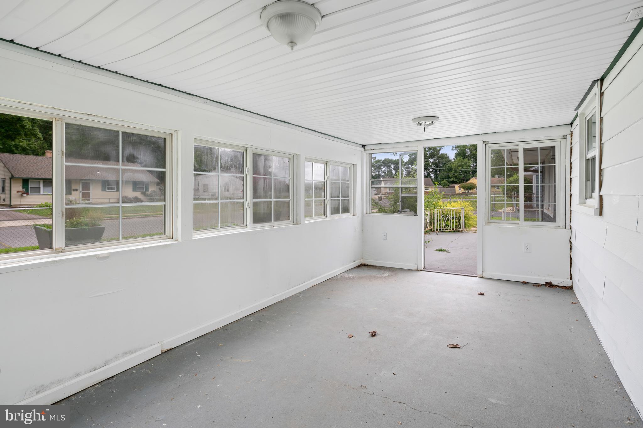 141 S DENNIS DRIVE