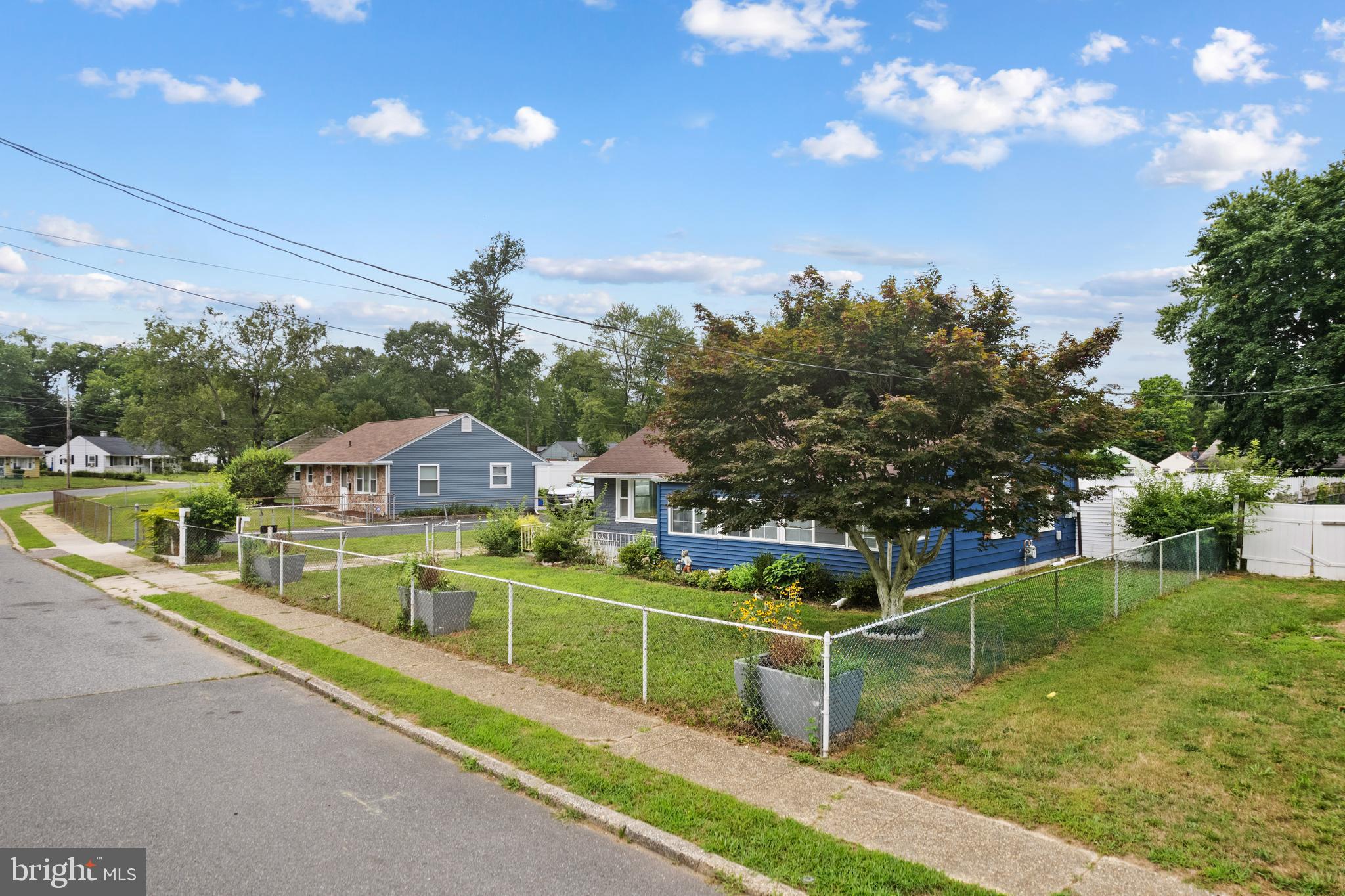 141 S DENNIS DRIVE