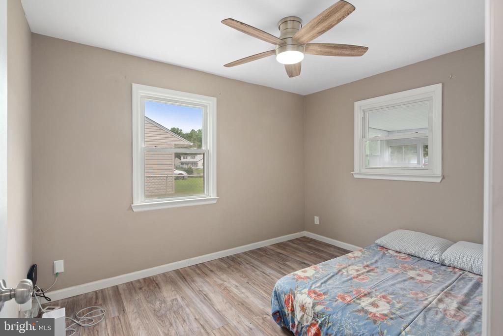 141 S DENNIS DRIVE