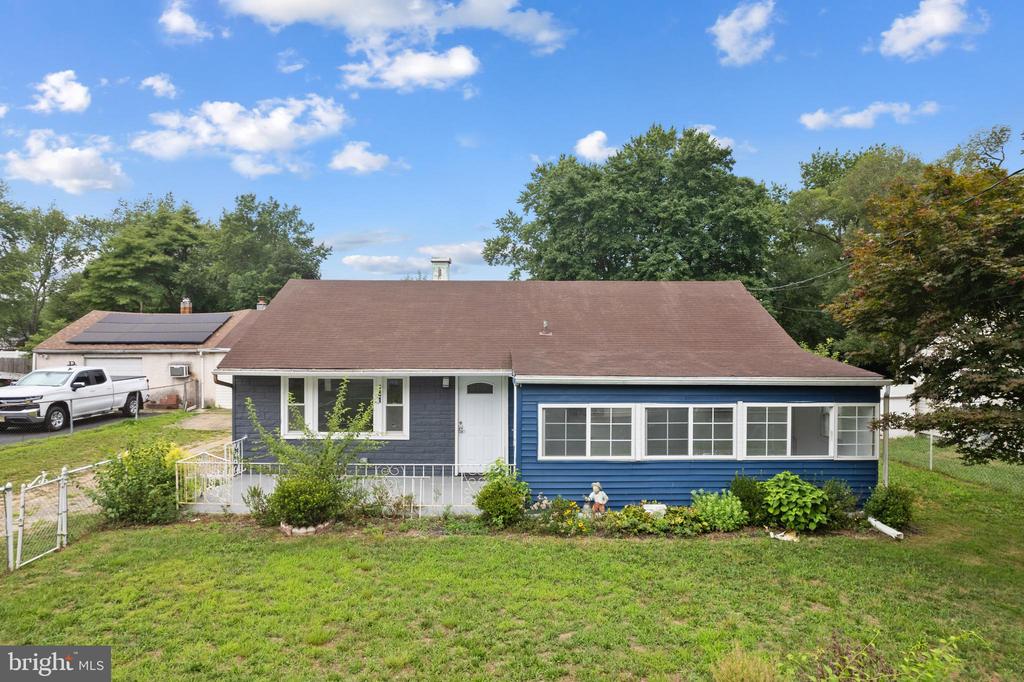 141 S DENNIS DRIVE