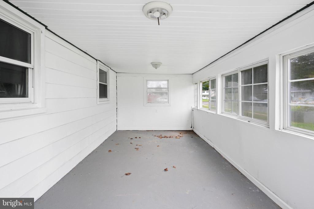 141 S DENNIS DRIVE