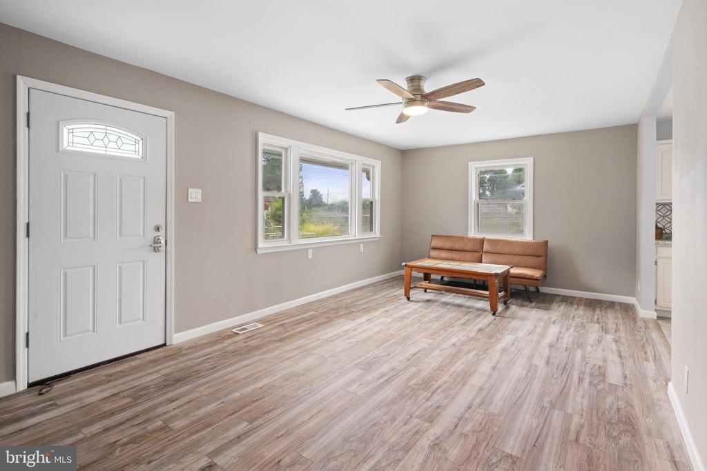 141 S DENNIS DRIVE