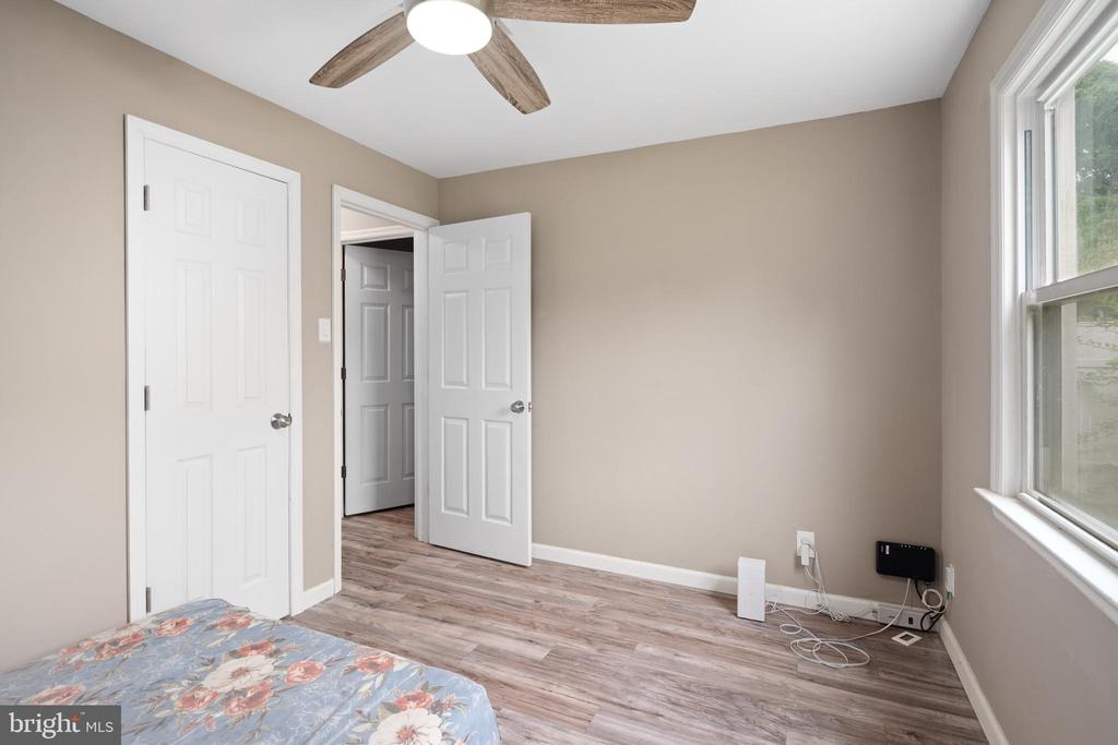 141 S DENNIS DRIVE