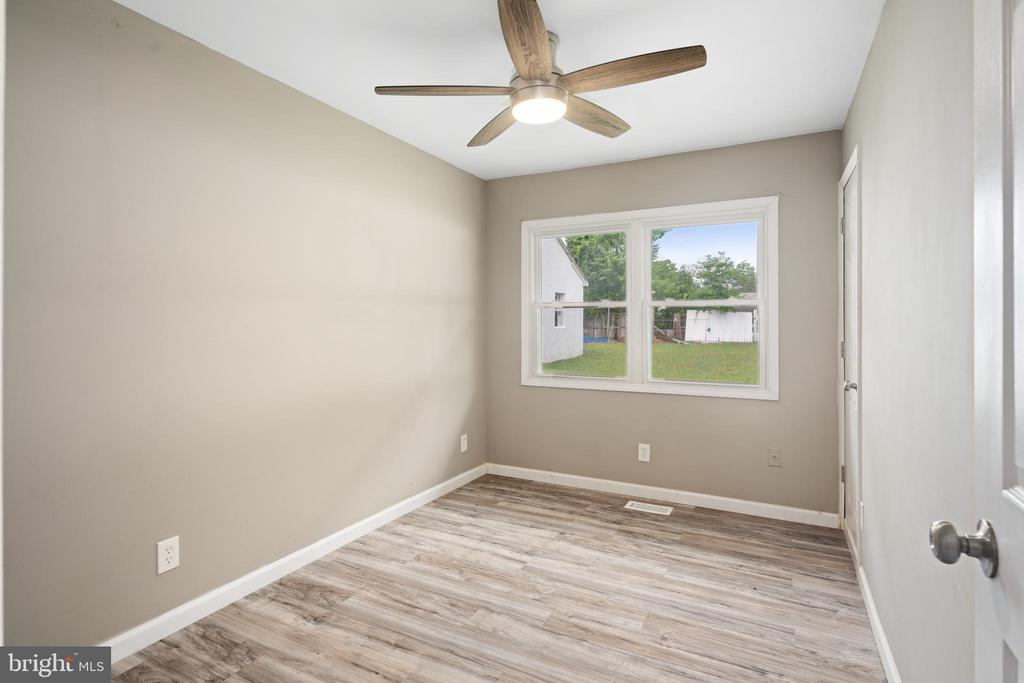 141 S DENNIS DRIVE