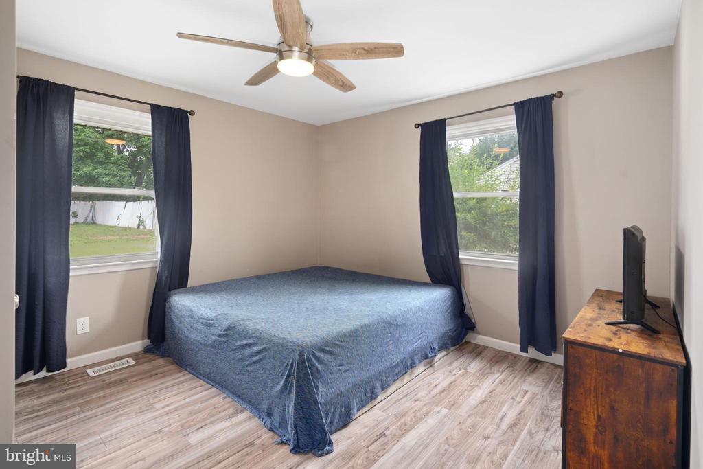 141 S DENNIS DRIVE