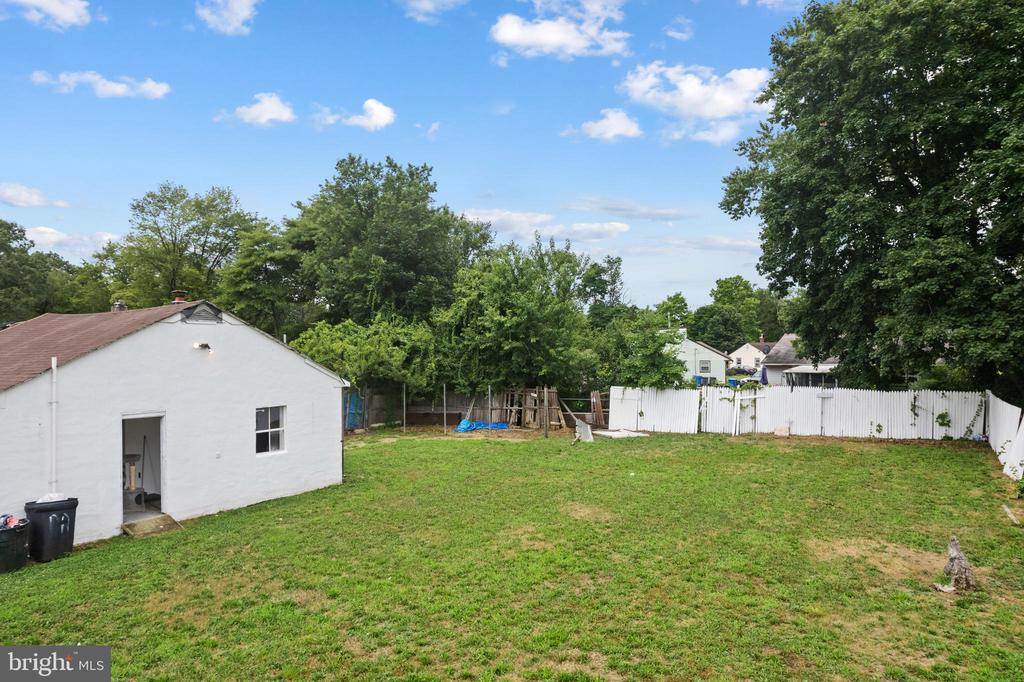 141 S DENNIS DRIVE