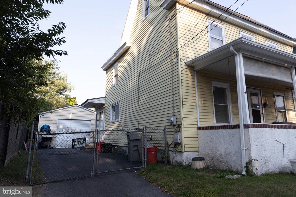 1009 CHESTNUT STREET