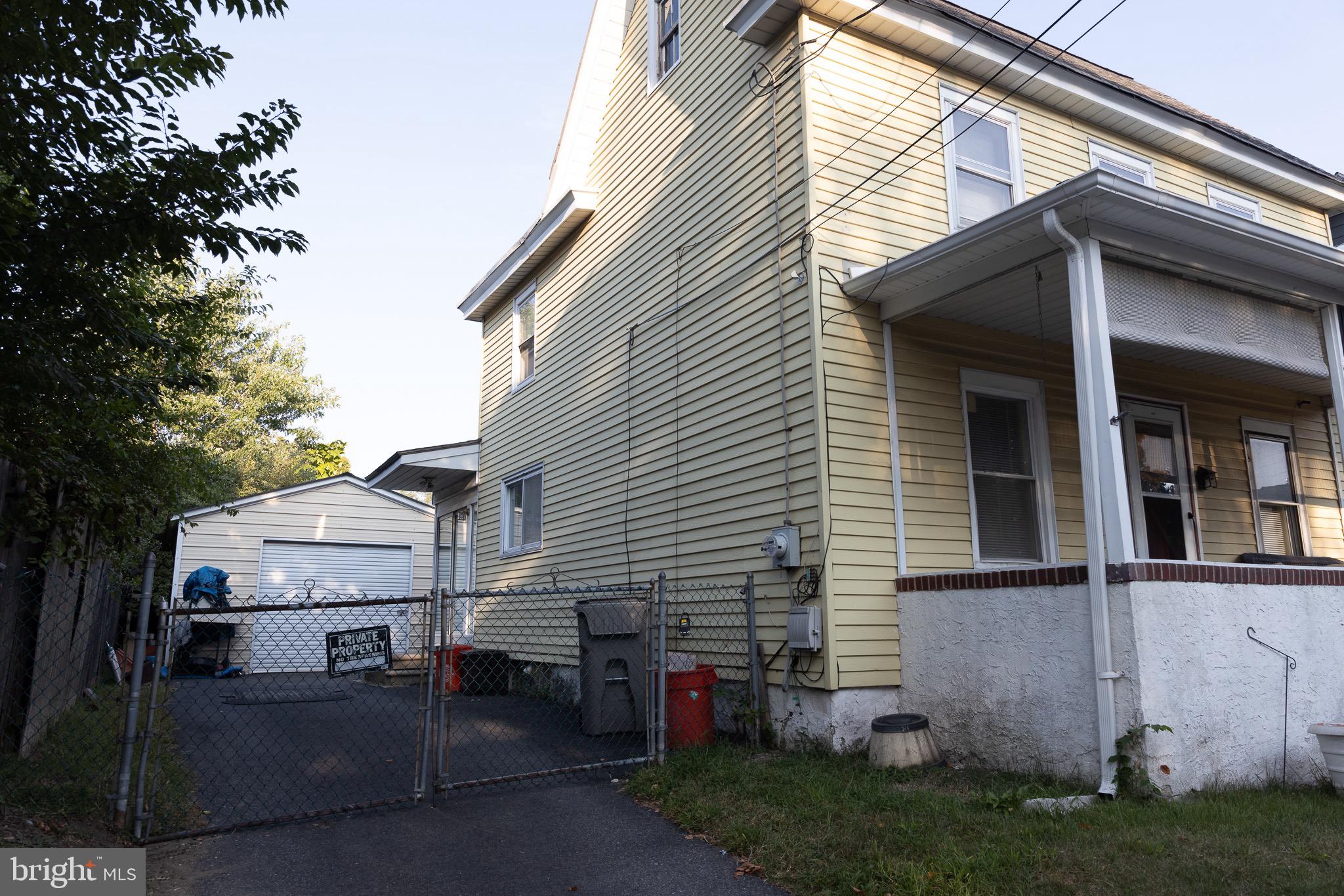 1009 CHESTNUT STREET