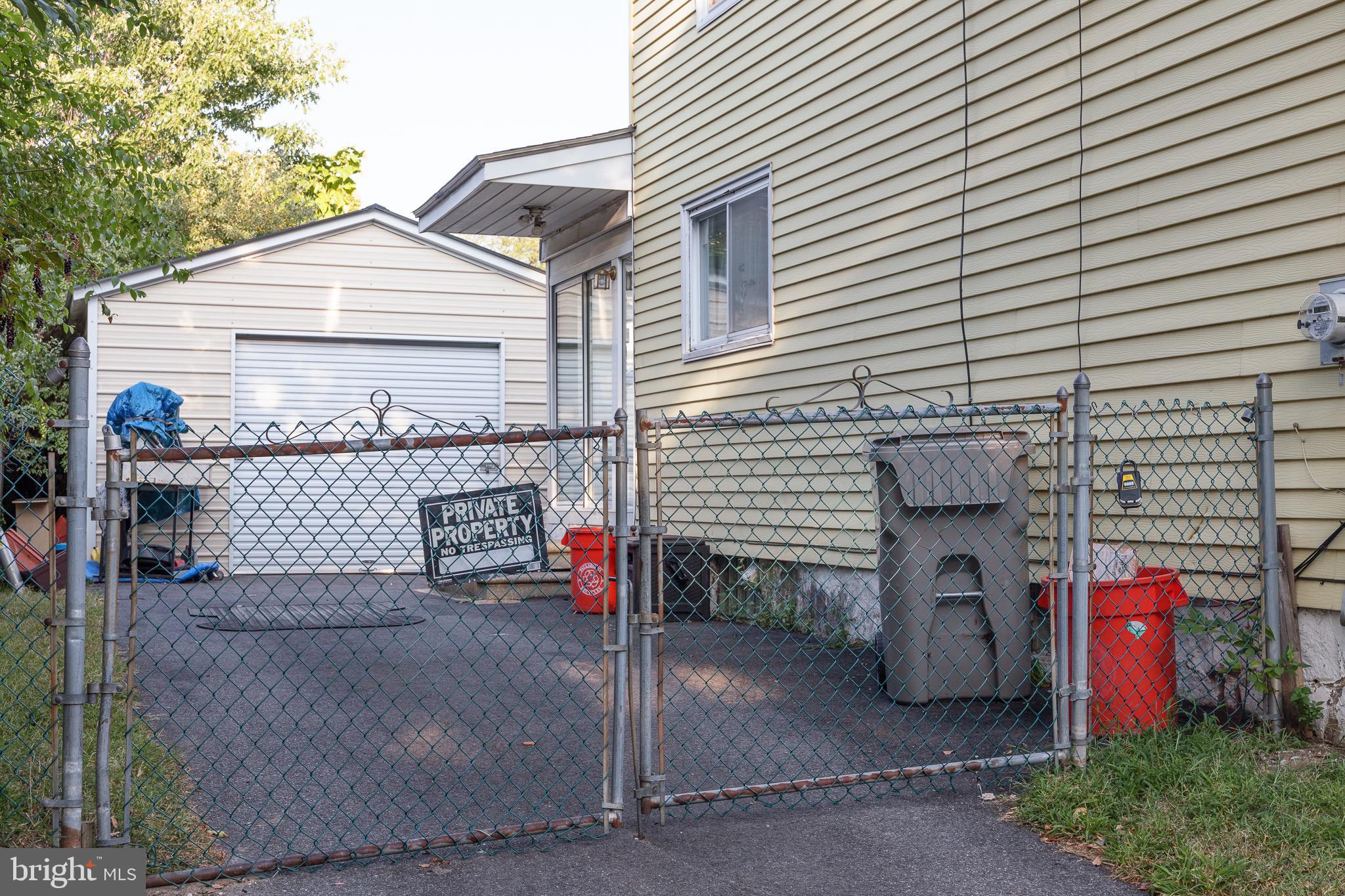 1009 CHESTNUT STREET