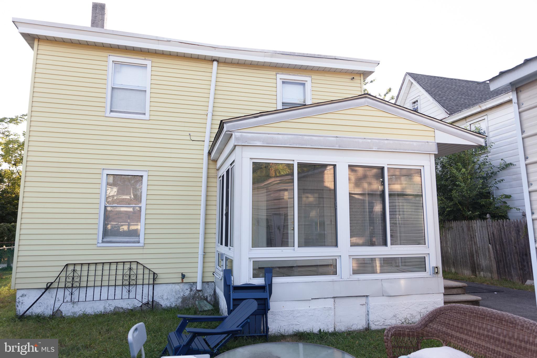 1009 CHESTNUT STREET