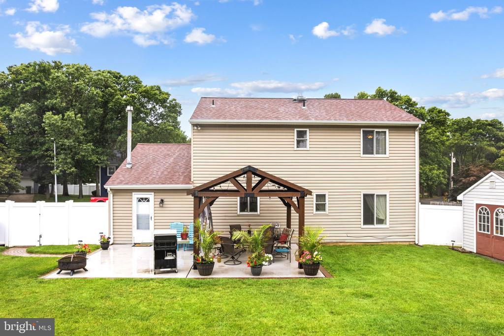 817 Richmond Dr, -9407, United States