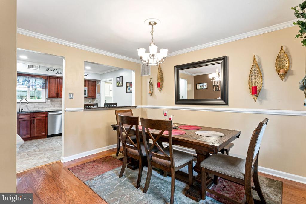 817 Richmond Dr, -9407, United States
