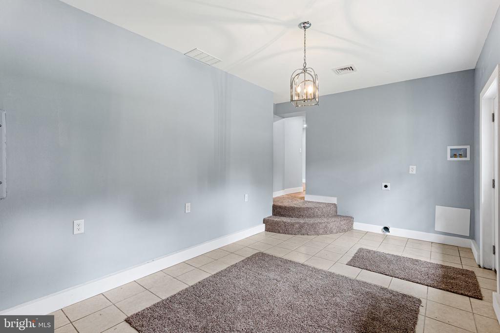2105 LAKESIDE DRIVE