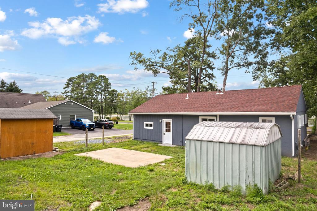 2105 LAKESIDE DRIVE