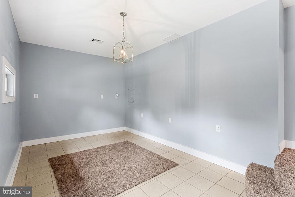 2105 LAKESIDE DRIVE