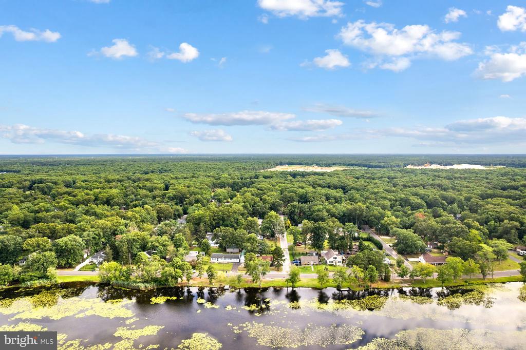 2105 LAKESIDE DRIVE