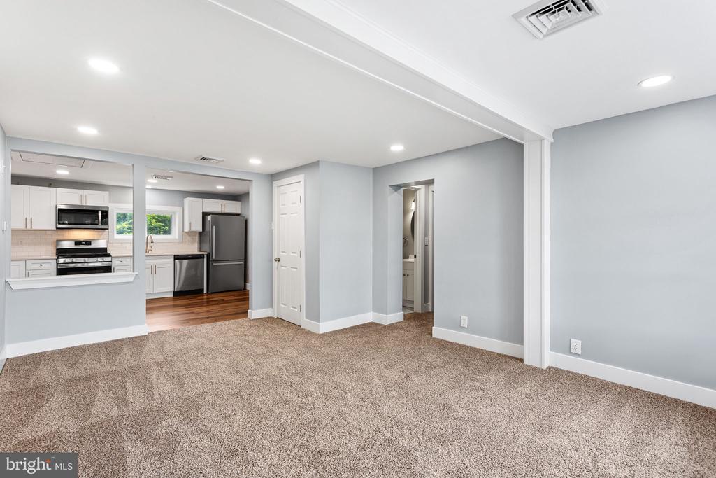 2105 LAKESIDE DRIVE