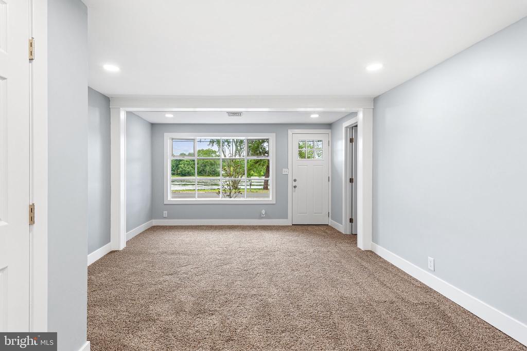 2105 LAKESIDE DRIVE