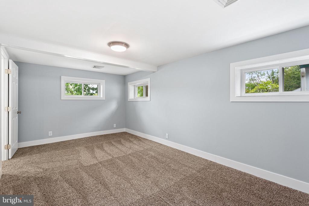 2105 LAKESIDE DRIVE