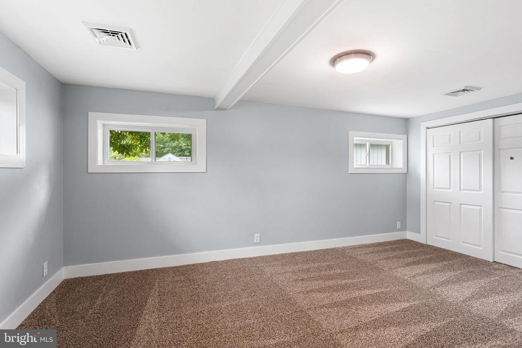 2105 LAKESIDE DRIVE
