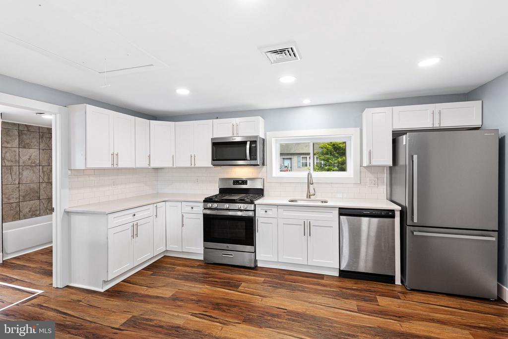 2105 LAKESIDE DRIVE